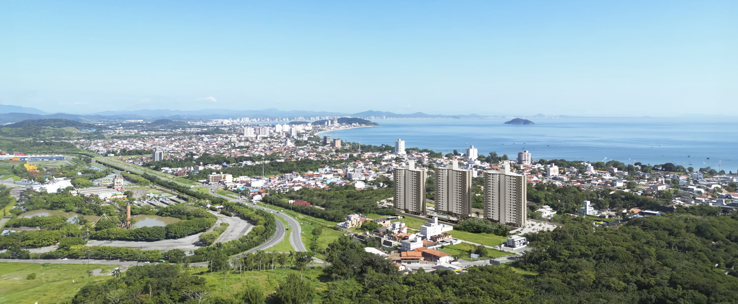 Vista de Penha e do litoral, mostrando a força do turismo em SC em uma cidade com mar e área urbana